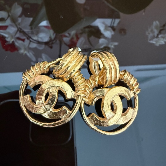 ❗️SOLD❗️LOT 1748 24K gold plated CHANEL vintage CC clip on earrings - Picture 8 of 8